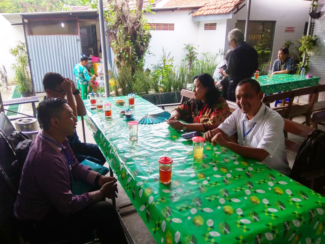 menunggu sidang di PN surakarta